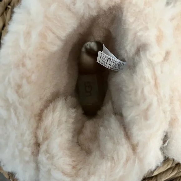 UGG Sparkly Gold Cream Mini Bailey Bow Boots Sherling - Picture 5 of 12